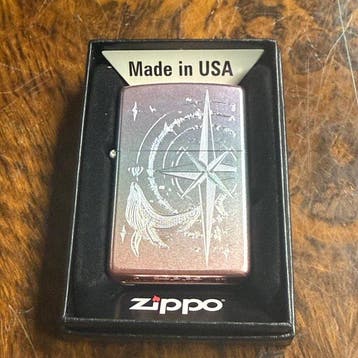Zippo - Diseño 52 Hz Ballena Solitaria – Acabado metálico, Nieuw