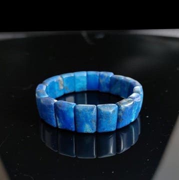Armband van natuurlijk lapis lazuli, bestrooid met pyriet.