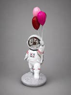 sculptuur, Astronaut met Hartballonnen – Decoratief