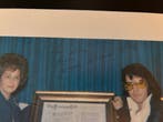 Elvis Presley - Handtekening Janelle McComb (Priceless gift), Ophalen of Verzenden, Zo goed als nieuw, Foto of Kaart, Gesigneerd