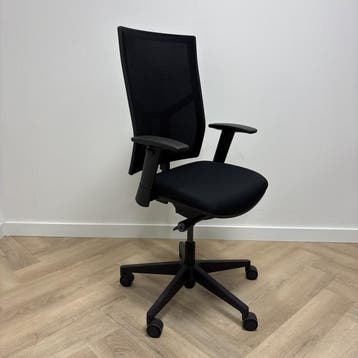 Opnieuw gestoffeerd ergonomische bureaustoel met gaasrug,, Ophalen of Verzenden, Ergonomisch, Gebruikt, Bureaustoel