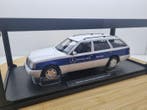 Triple9 Collection 1:18 - Modelauto - Mercedes E-Klasse S124, Nieuw