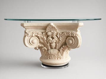 Tafel - Een grote consoletafel in neoclassistische stijl met