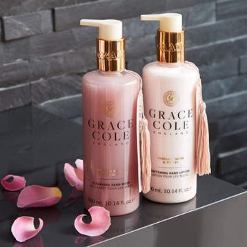 Grace Cole Vanilla Blush & Peony Hand Care Duo - 300+300ml, Ophalen of Verzenden, Nieuw, Overige typen