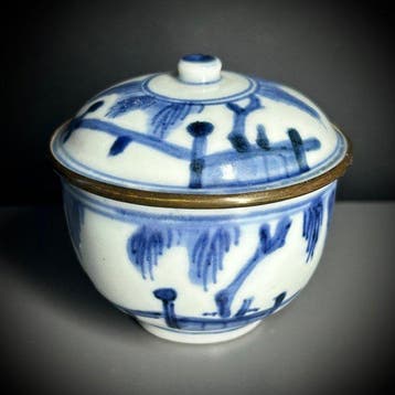 GEEN RESERVE - ANTIEKE JAPANSE BLAUW-WITTE ARITA SCHAAL IN