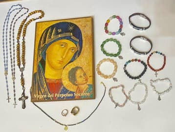 Themacollectie - Religieuze collectie met kruis; Hand van