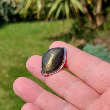 Ring van gouden obsidiaan uit Mexico. Zetting van 925