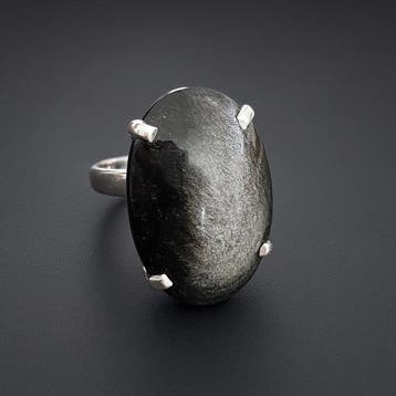 Ring van zilveren obsidiaan. Hoge kwaliteit. Bevestiging op