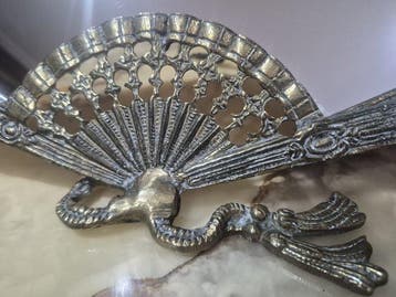 Espejo de sobremesa en forma de abanico en bronce – España,