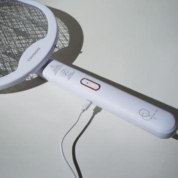 TIROSS Elektrische vliegenmepper met inklapbare handgreep...