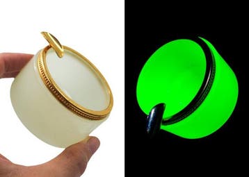 Asbak - Messing, Uraniumhoudende opaal - asbak