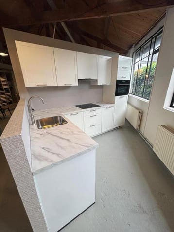 Hoekkeuken met kookeiland/bar, Burger, wit, Nieuw