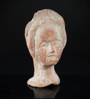 Oud-Grieks Terracotta Votiefhoofd van Dama (Zonder