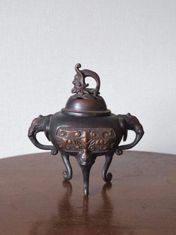 Decoratief ornament - Antieke Japanse bronzen driepotige