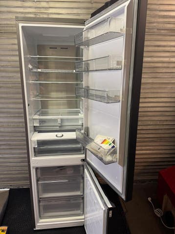 WEG=WEG: Samsung Koelvriescombinatie Zilver Energieklasse D, 200 liter of meer, Verzenden, Met aparte vriezer, 160 cm of meer