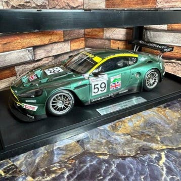 Autoart 1:18 - Model raceauto - AutoArt 1:18 - Aston Martin, Nieuw