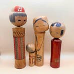 3 Japanse kokeshi-poppen, waaronder Affectionate Child