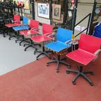 Eromes houten bureaustoel/ schoolstoel - rood en blauw (alle, Huis en Inrichting, Ophalen of Verzenden, Nieuw