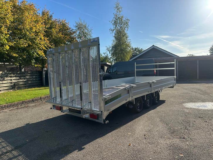 Parabool geveerde machinetransporter, 550x200, 3,5T, NIEUW, Auto diversen, Aanhangers en Bagagewagens, Nieuw, Ophalen