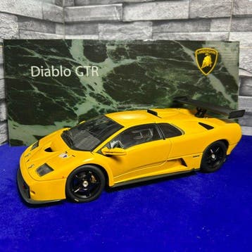 Autoart 1:18 - Modelauto - AUTOart Performance 1:18, Nieuw