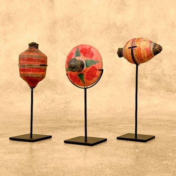 NO RESERVE PRICE - Stunning Set of 3 spinning tops - Gasing