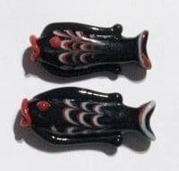 3x glaskraal handgemaakt vis zwart met rood en wit 35 mm, Ophalen of Verzenden, Nieuw, Kraal