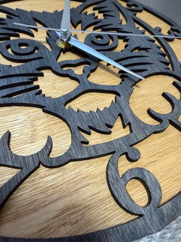 HOUTEN WANDKLOK MET POES - STIL UURWERK, Verzenden