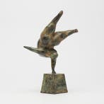 Beeld, NO RESERVE PRICE - Patinated Voluptuous Balancing, Antiek en Kunst, Kunst | Designobjecten