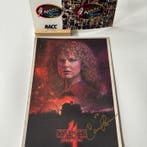 Stranger Things - Signed by Cara Buono, Nieuw