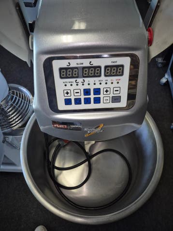 Spiralmixer KM-25 Sinmag in veiling bakkerij kneders, Gebruikt, Bakkerij en Slagerij