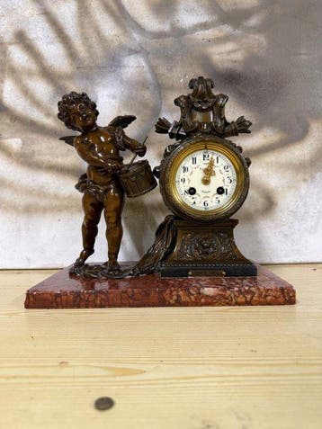 Figurale pendule - Marmer, Zinklegering, Brons - 1850-1900
