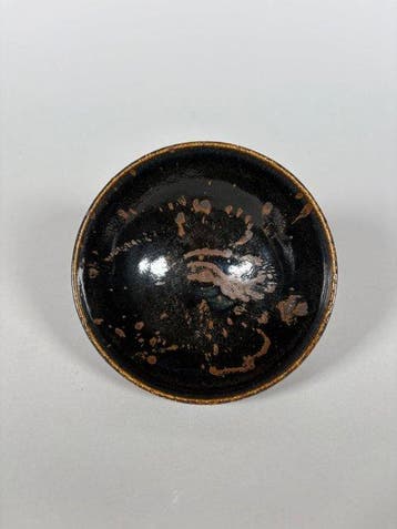 Oud-Chinees Steengoed Oude Chinese beker, uit de