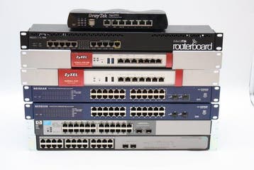 Nice find: Lot of 8 professional networking devices | HP,, Nieuw