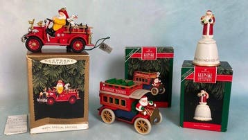 Decoratief ornament (3) - Hallmark - Kerstman Auto Model +, Nieuw
