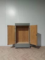 Landelijke klassieke kast, tweedeurs, kledingkast, legkast