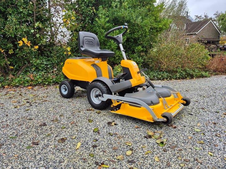 Jong gebruikte Stiga 14 HST 2015 / maaidek 2021 vernieuwd., Tuin en Terras, Zitmaaiers, 90 tot 120 cm, Elektrische starter, Mulchfunctie