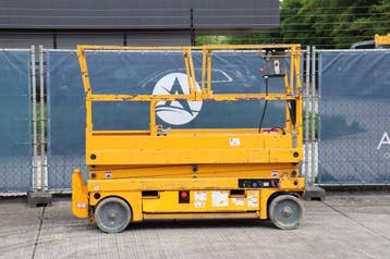 Veiling: Schaarlift Haulotte Compact 8 Elektrisch 8m 2012, Ophalen