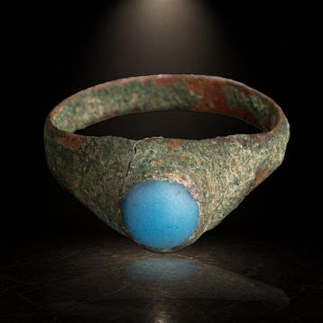 Oud-Romeins Brons Ring met turkooisblauwe glazen zetting –