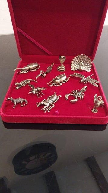 Messensteun (12) - animaux exotiques différents - Metaal