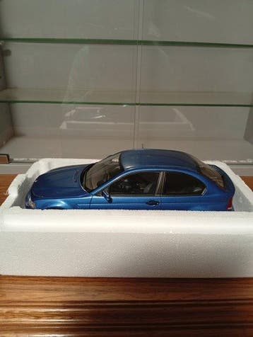 Otto Mobile 1:18 - Modelauto - BMW 318i E46 Compact (2002), Nieuw