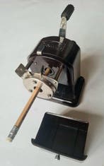 Spitzer HEMA Model 2, Kurbelspitzer, Bakelit, Germany -