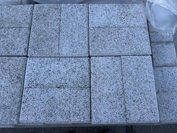 Veiling - 11 M2 Betontegel Grijs Met Facet 20x10x8 Cm, Nieuw