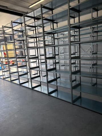 Archief inrichten met nieuwe stellingen op maat, Nieuw