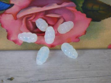 10x Melkwitte wokkel kraal glas 16 x 8,6mm gat: ca. 1mm, Ophalen of Verzenden, Nieuw, Kraal