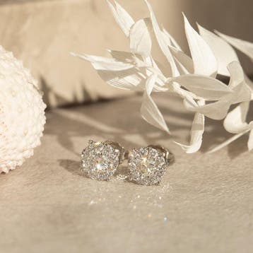 Witgouden oorstekers met diamant 14 karaat, Sieraden, Tassen en Uiterlijk, Oorbellen, Verzenden, Zo goed als nieuw, Goud
