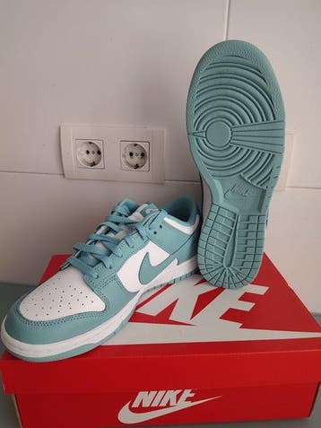 Nike - Dunk Low - Sneakers - Maat: EU 42.5, Nieuw