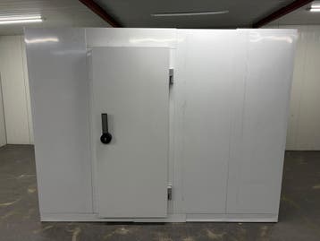 Vriescel 270 x 210 x 220 cm stekker klaar Licht beschadigd, Nieuw in verpakking, Koelen en Vriezen