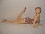 Beeldje, Eine Dame in Bademode aus den 1950/60er Jahren.