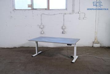 Zit-Sta Bureau Betonlook Wit Frame Restpartij Elektrisch, Huis en Inrichting, Bureaus, Zit-sta bureau, Gebruikt, Verzenden, Overige merken