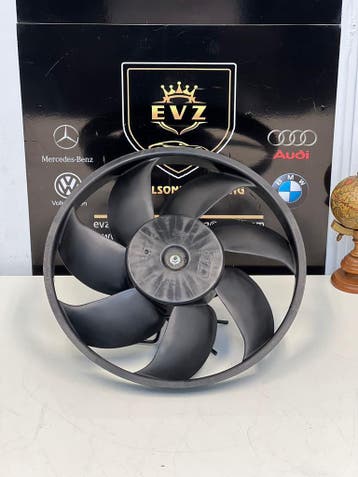 Ford Fiesta radiator fan Koelvin bj.2014 Art.A13101612C-C, Gebruikt, Ford